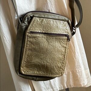 STICKMAN LEATHER  TOOLED EMBOSSED DESIGN TWO TONED OLIVE GREEN CROSSBODY BAG
